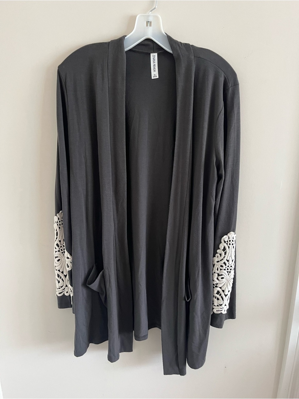 Dark grey opened cardigan
